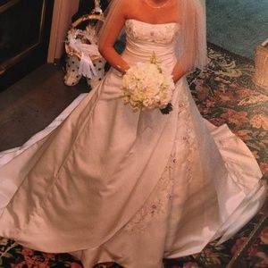 MAGGIE SOTTERO Haute Couture Beaded Wedding Dress Size 10 w/Veil, Tiara & Pillow